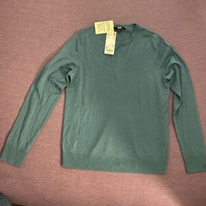 UNIQLO WOMEN EXTRA FINE MERINO CREW NECK SWEATHER